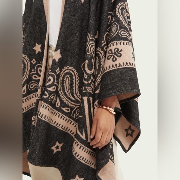 Elvis Poncho - Picture 5 of 8